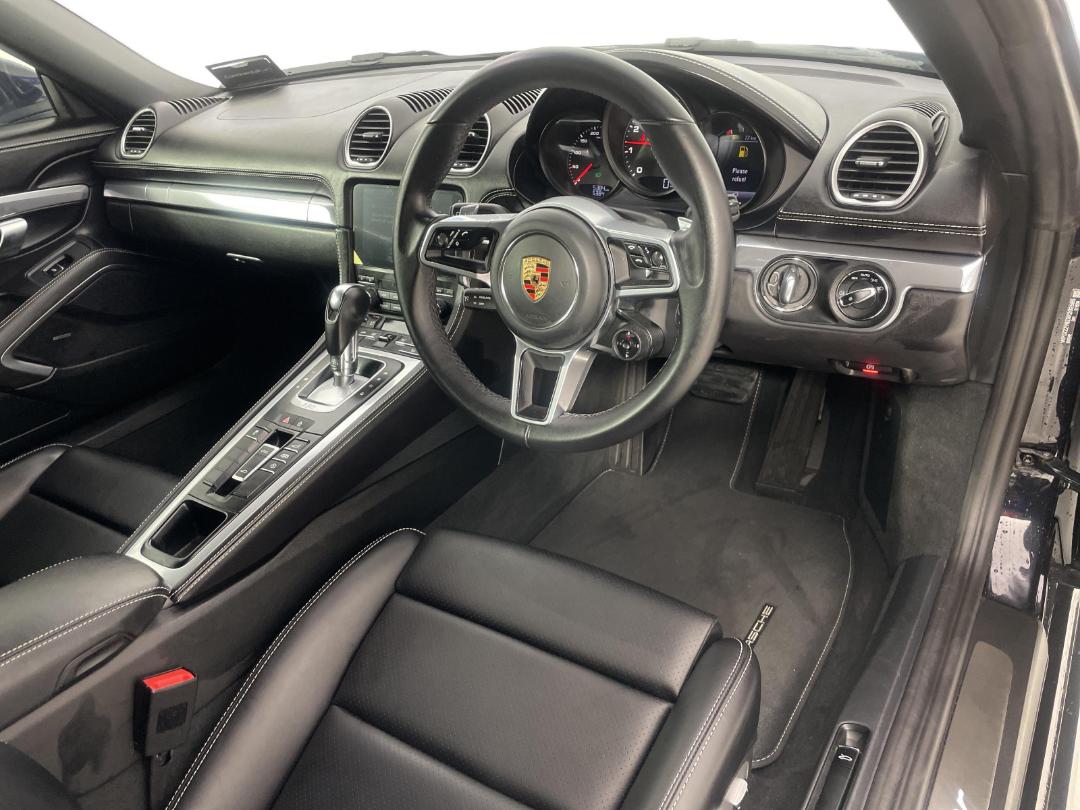 Photo '18' of Porsche 718 Photo '18' of Porsche 718