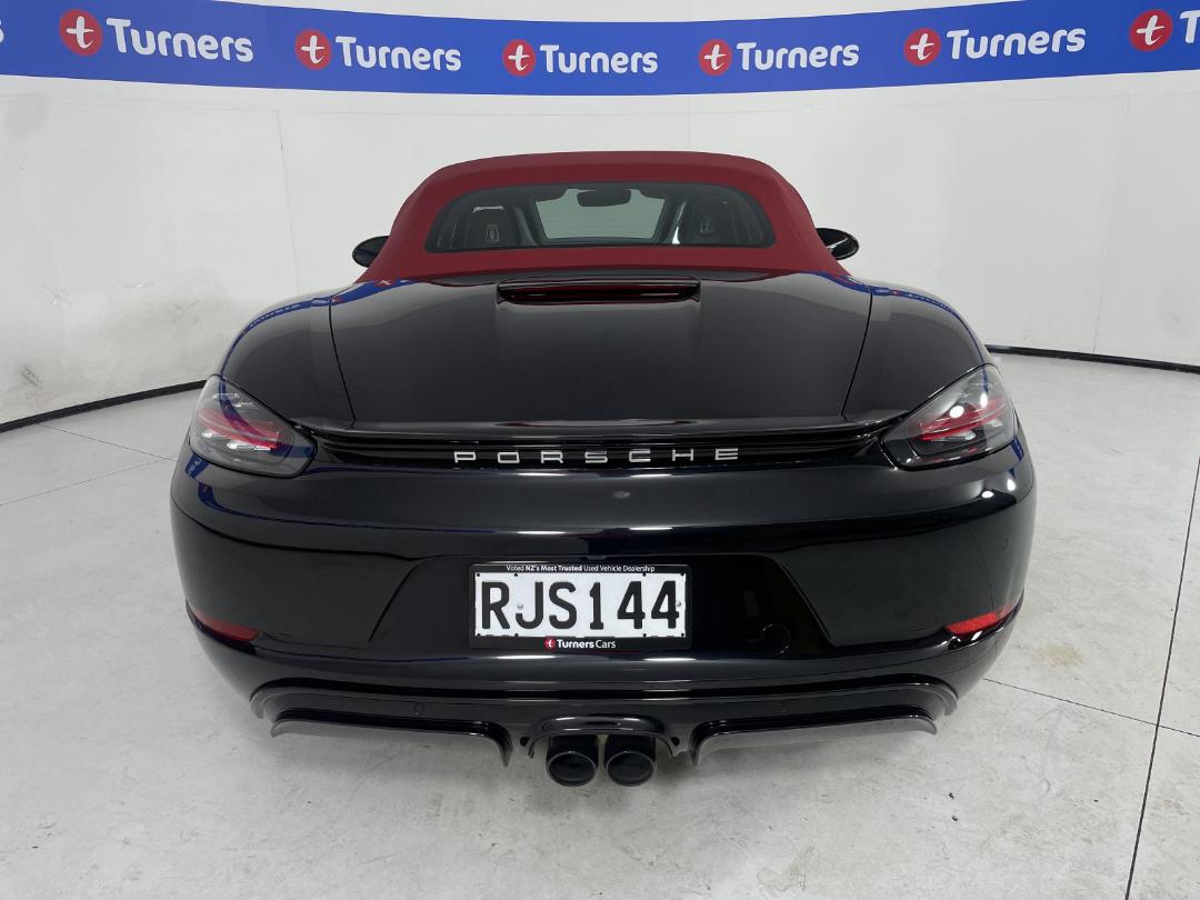 Photo '6' of Porsche 718 Photo '6' of Porsche 718