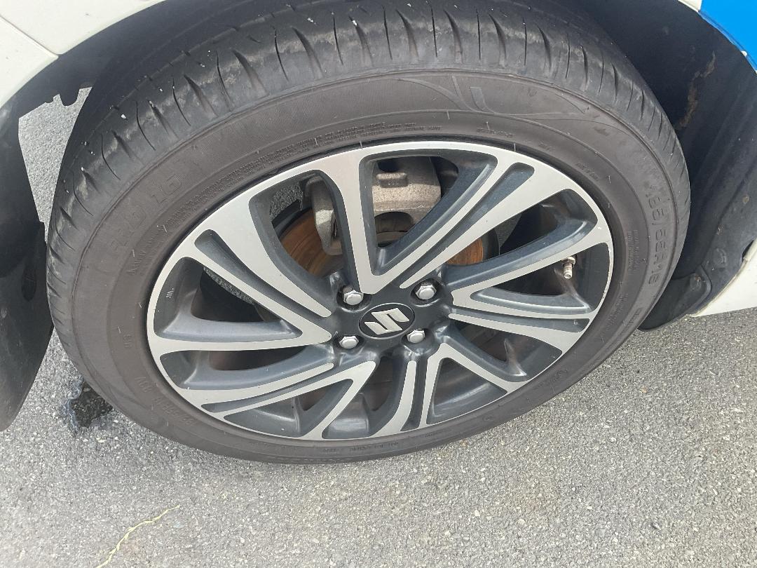 Photo '5' of Suzuki Swift RS Hybrid Photo '5' of Suzuki Swift RS Hybrid