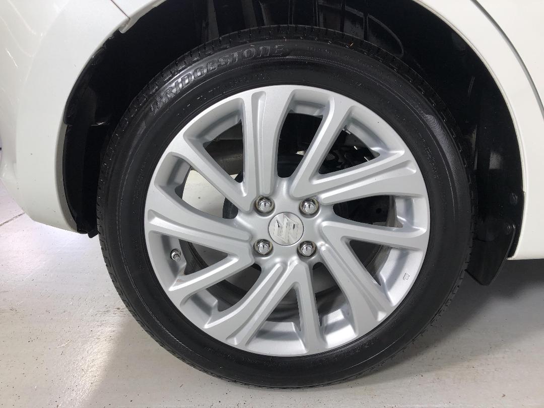 Photo '12' of Suzuki Swift