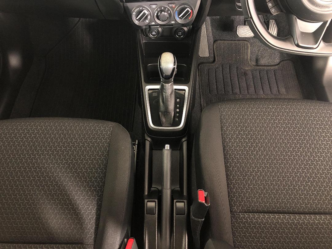 Photo '18' of Suzuki Swift