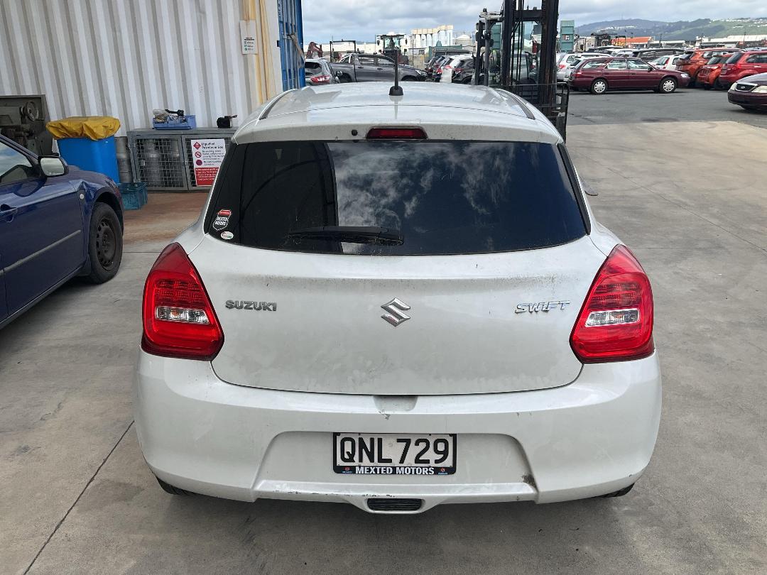 Photo '4' of Suzuki Swift GL Photo '4' of Suzuki Swift GL