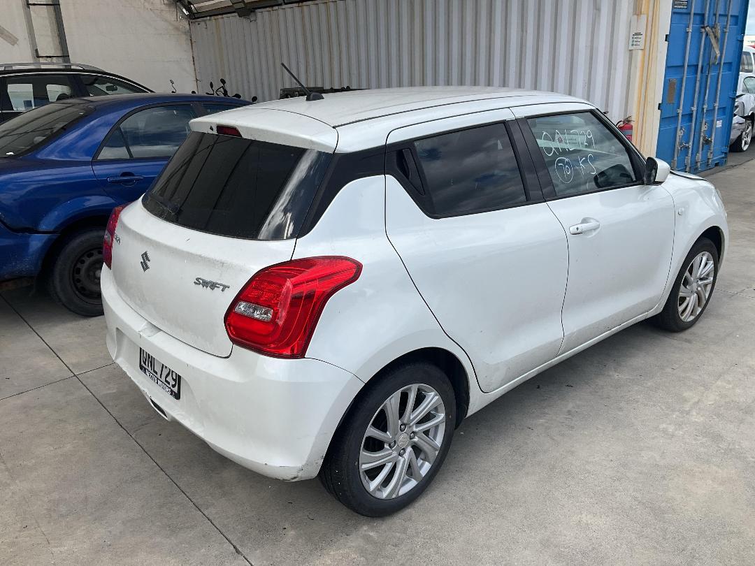 Photo '5' of Suzuki Swift GL Photo '5' of Suzuki Swift GL