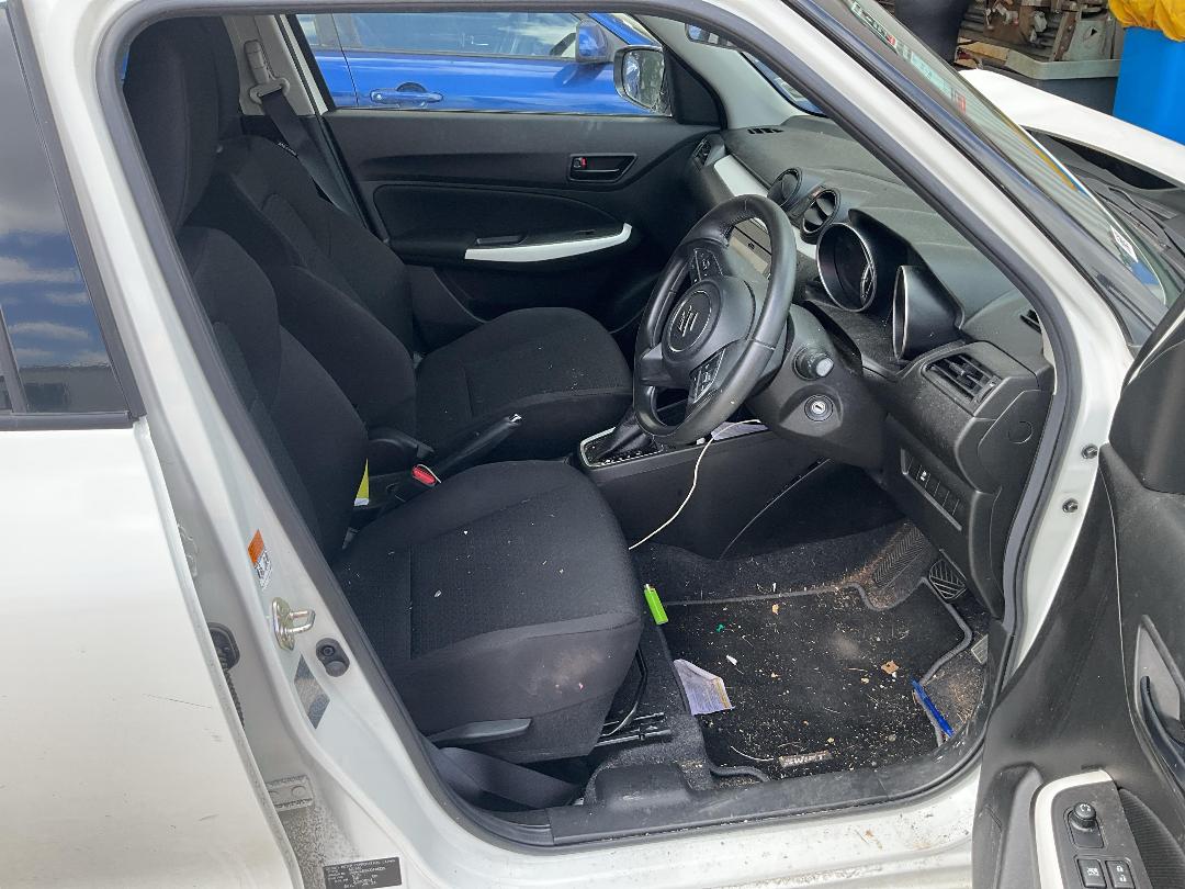 Photo '9' of Suzuki Swift GL Photo '9' of Suzuki Swift GL