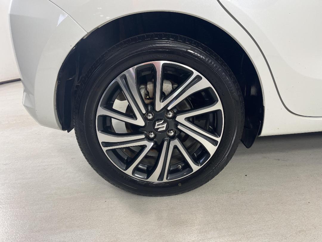 Photo '12' of Suzuki Swift Photo '12' of Suzuki Swift