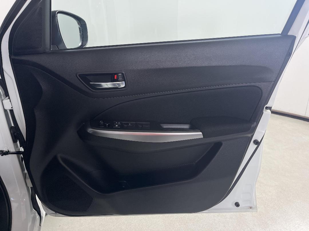 Photo '15' of Suzuki Swift Photo '15' of Suzuki Swift