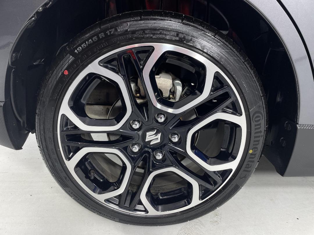 Photo '12' of Suzuki Swift