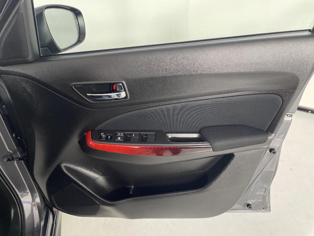 Photo '15' of Suzuki Swift