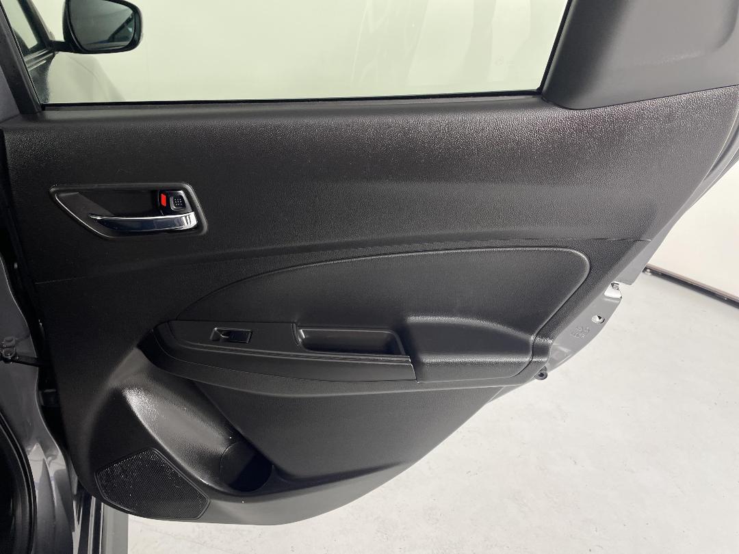 Photo '19' of Suzuki Swift