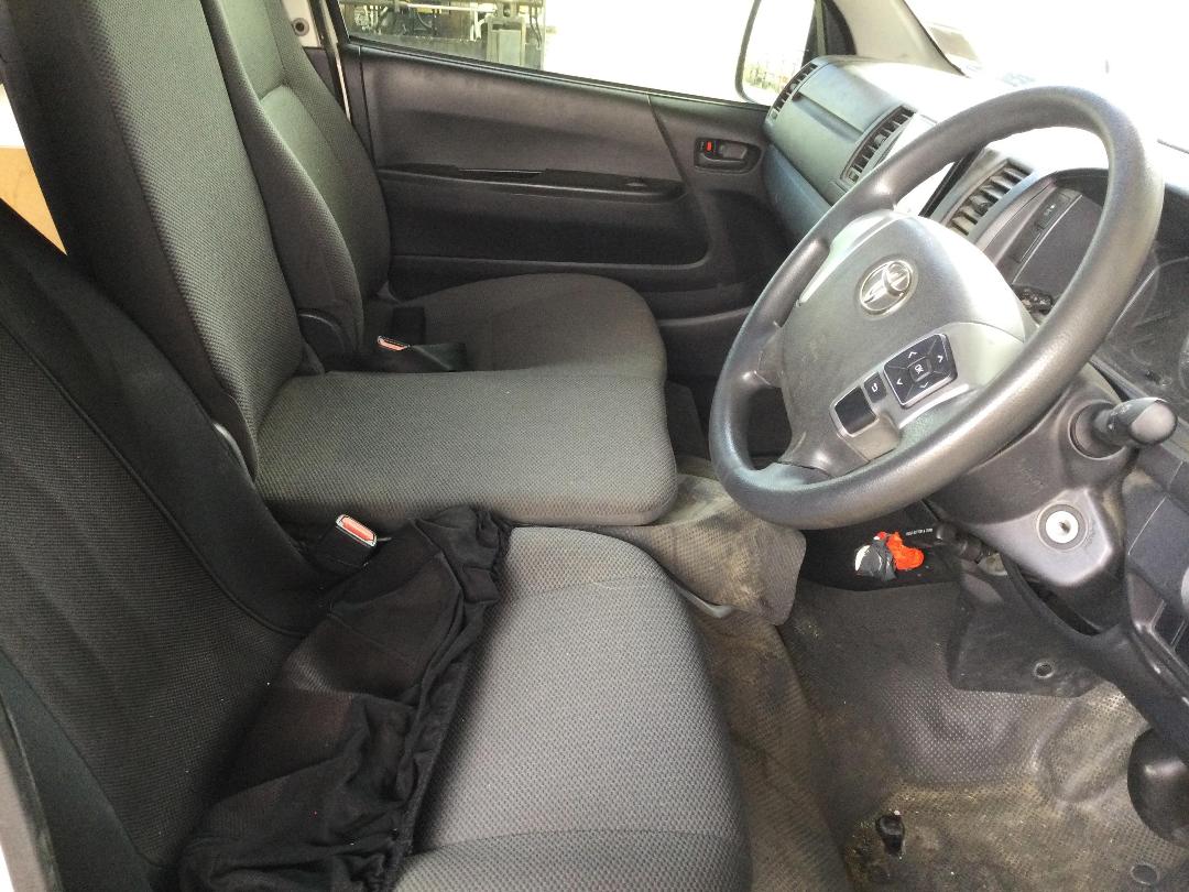 Photo '12' of Toyota Hiace