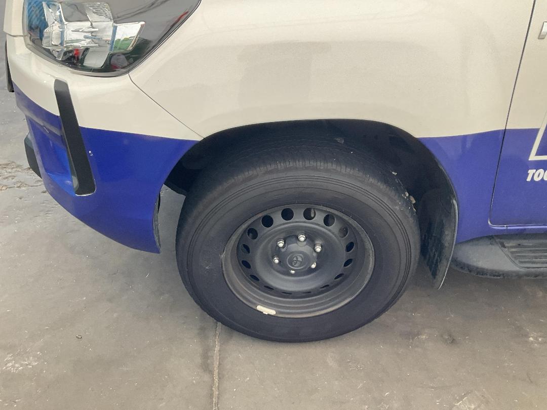 Photo '6' of Toyota Hilux SR TD DC