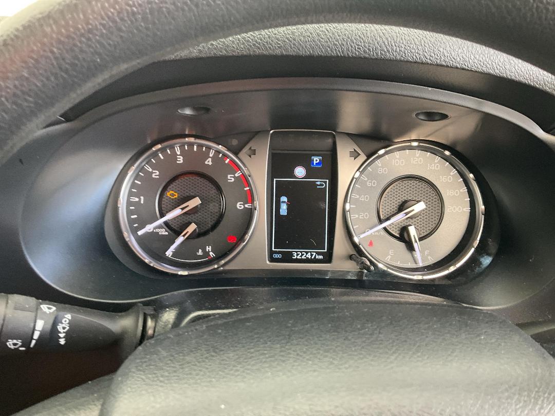 Photo '11' of Toyota Hilux SR TD DC