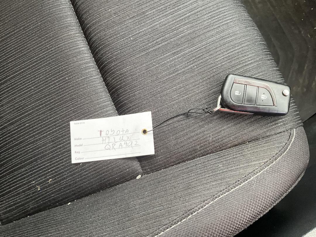 Photo '12' of Toyota Hilux SR TD DC