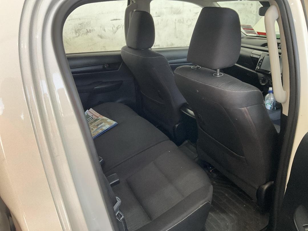 Photo '14' of Toyota Hilux SR TD DC