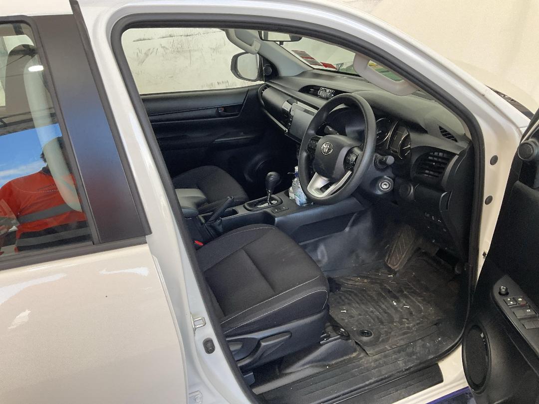 Photo '13' of Toyota Hilux SR TD DC