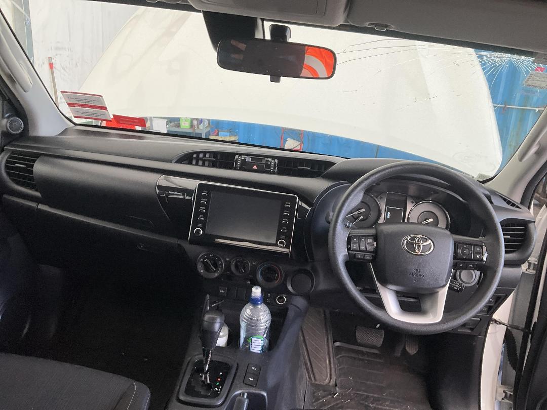 Photo '15' of Toyota Hilux SR TD DC