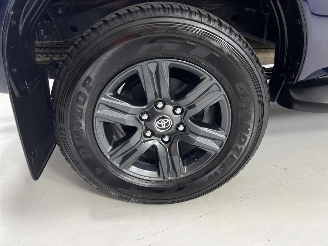 Photo '12' of Toyota Hilux