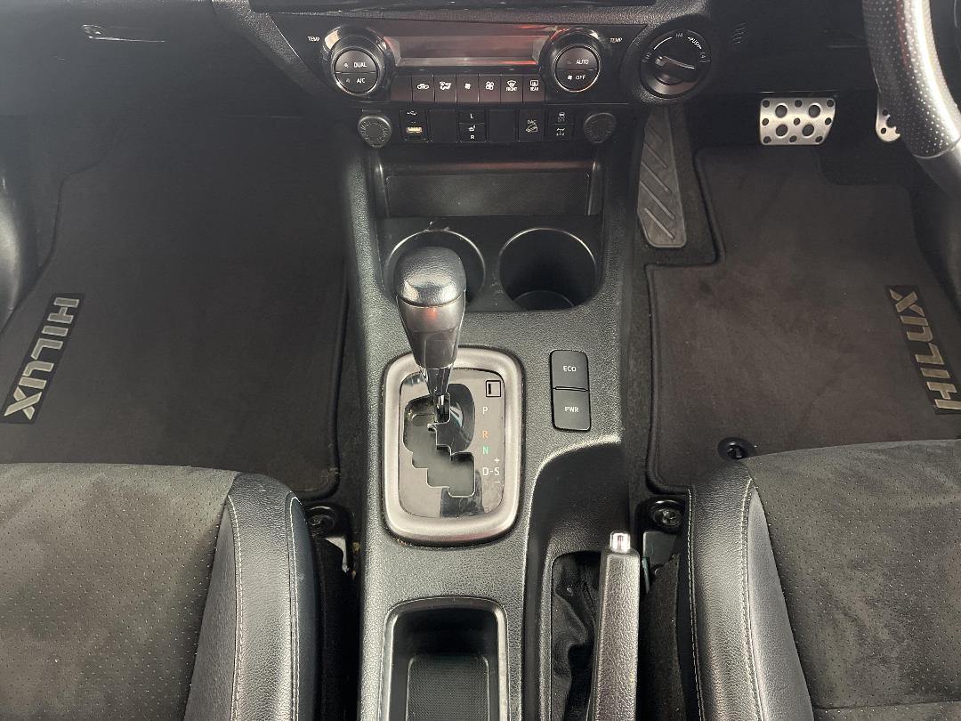 Photo '18' of Toyota Hilux