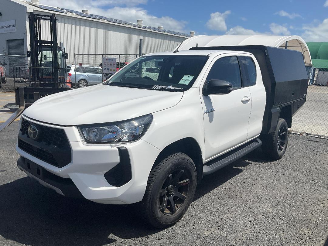 Photo '3' of Toyota Hilux SR TD EC/CC Photo '3' of Toyota Hilux SR TD EC/CC