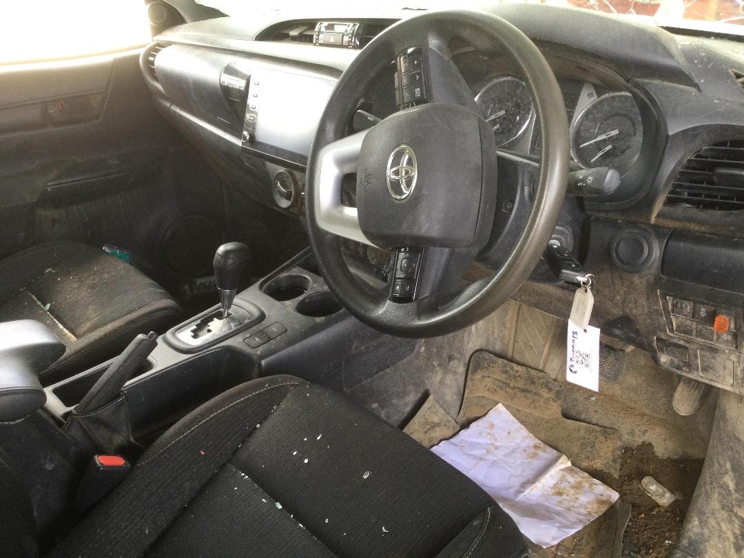 Photo '13' of Toyota Hilux SR TD DC/CC Photo '13' of Toyota Hilux SR TD DC/CC