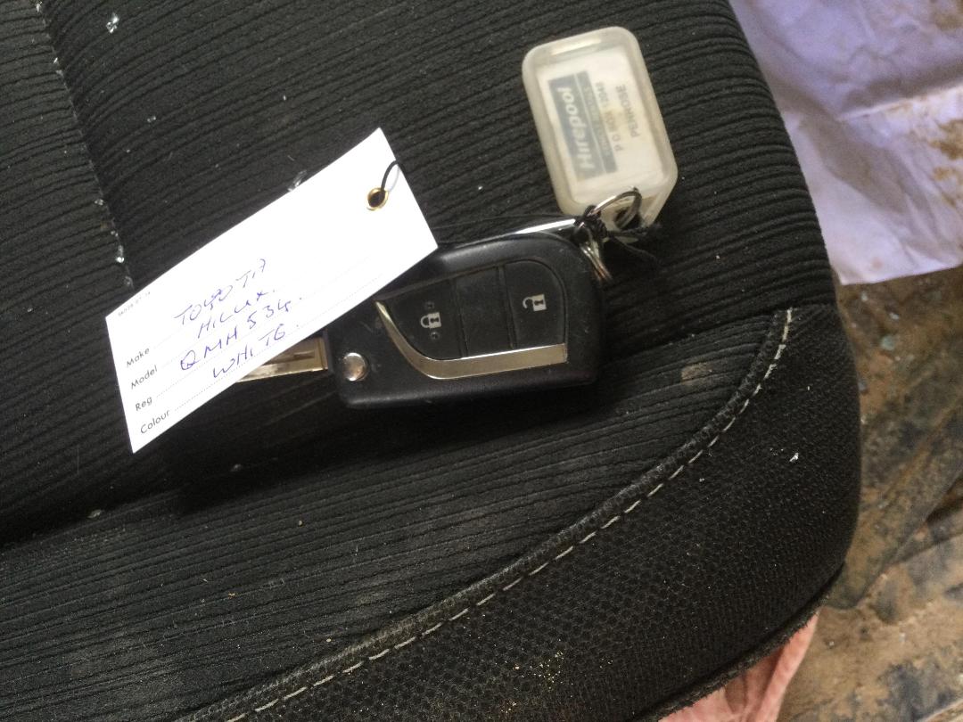 Photo '14' of Toyota Hilux SR TD DC/CC Photo '14' of Toyota Hilux SR TD DC/CC