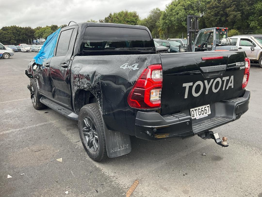 Photo '3' of Toyota Hilux SR5 TD DC