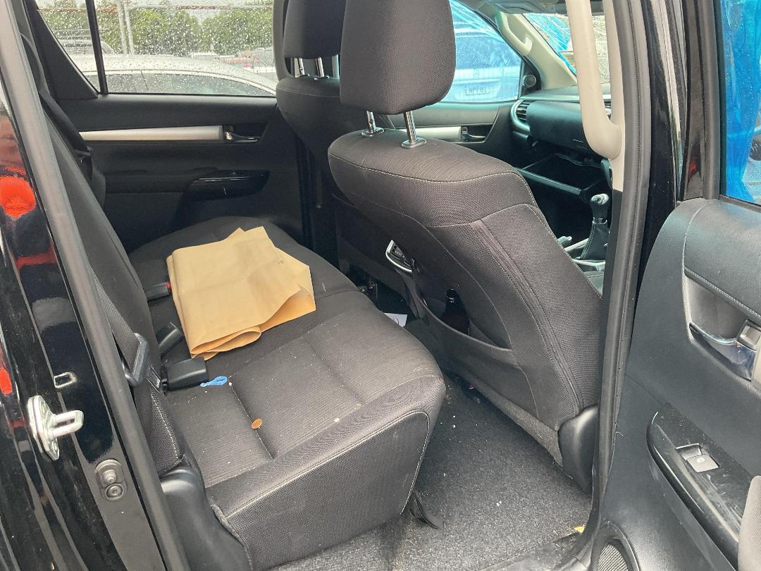 Photo '11' of Toyota Hilux SR5 TD DC