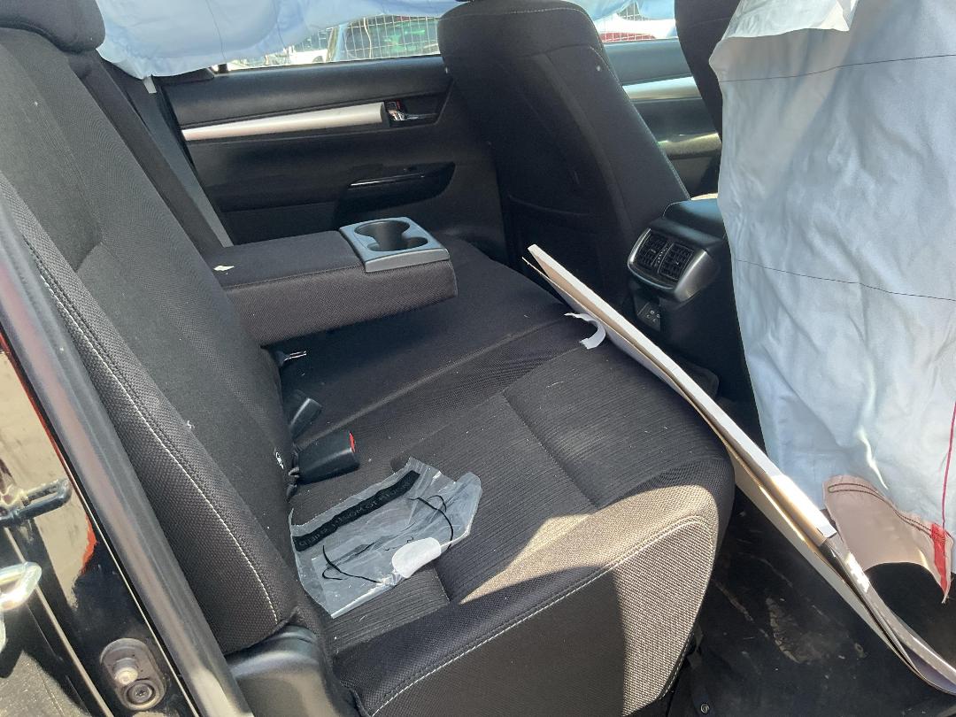 Photo '9' of Toyota Hilux SR5 TD DC Photo '9' of Toyota Hilux SR5 TD DC