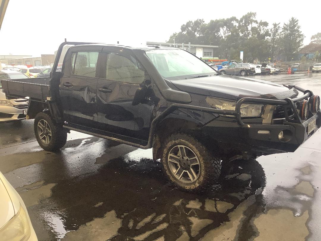 Photo '3' of Toyota Hilux SR TD DC/CC Photo '3' of Toyota Hilux SR TD DC/CC