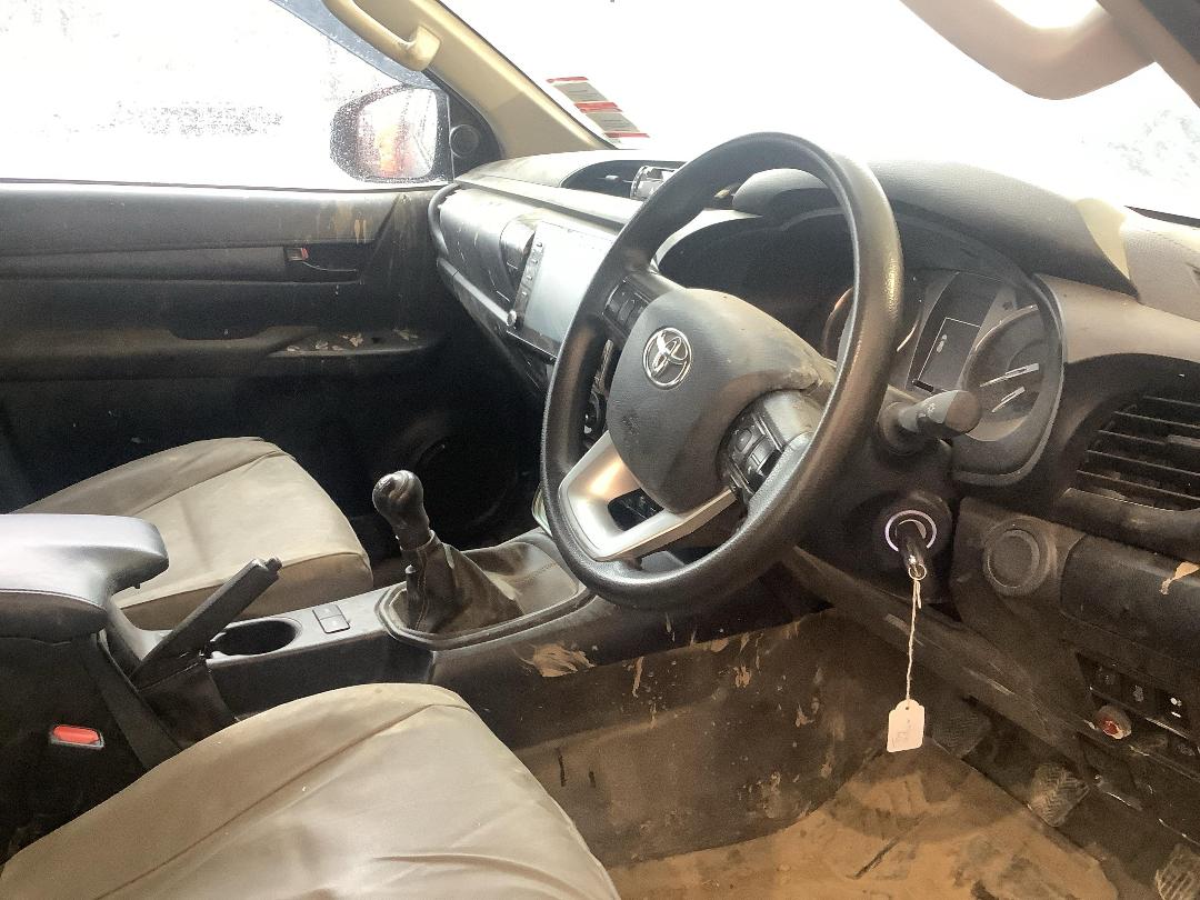 Photo '13' of Toyota Hilux SR TD DC/CC Photo '13' of Toyota Hilux SR TD DC/CC