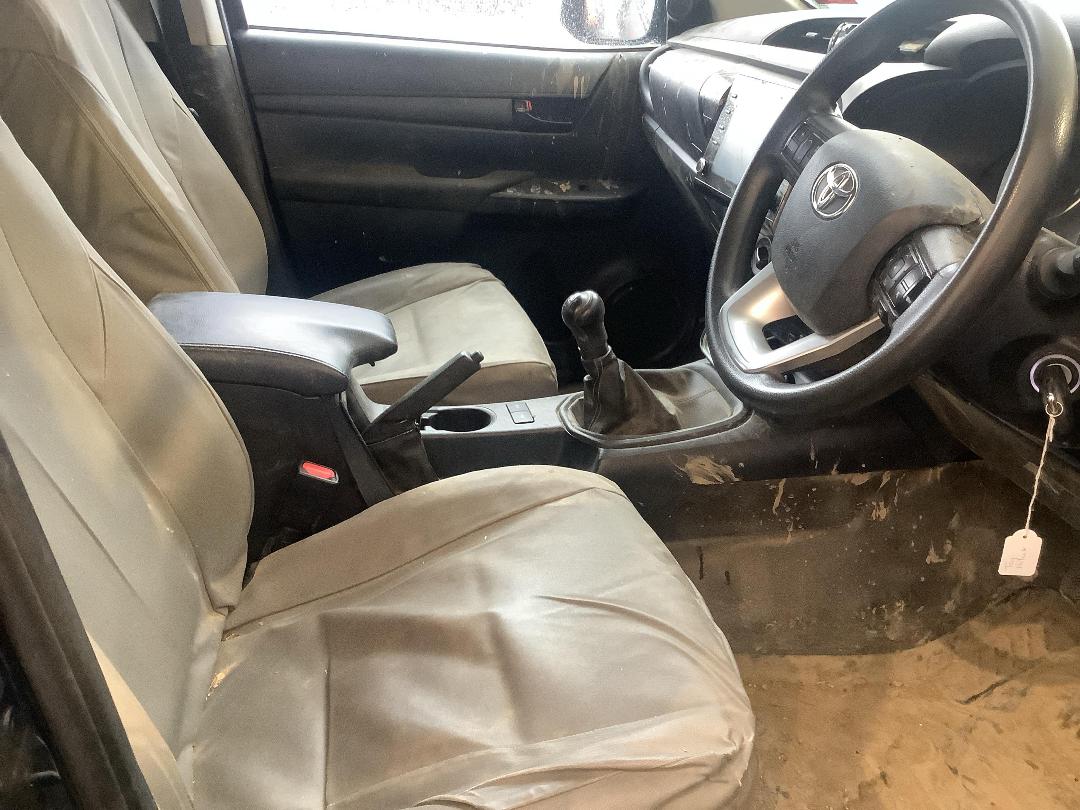 Photo '14' of Toyota Hilux SR TD DC/CC Photo '14' of Toyota Hilux SR TD DC/CC