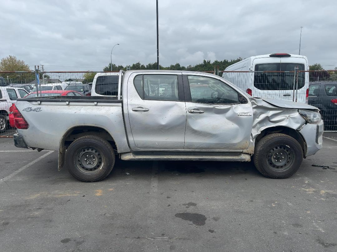 Photo '6' of Toyota Hilux SR TD DC