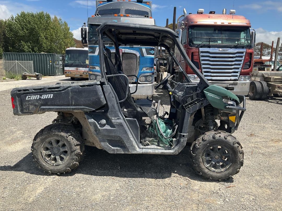 Photo '2' of Can-Am Defender HD7