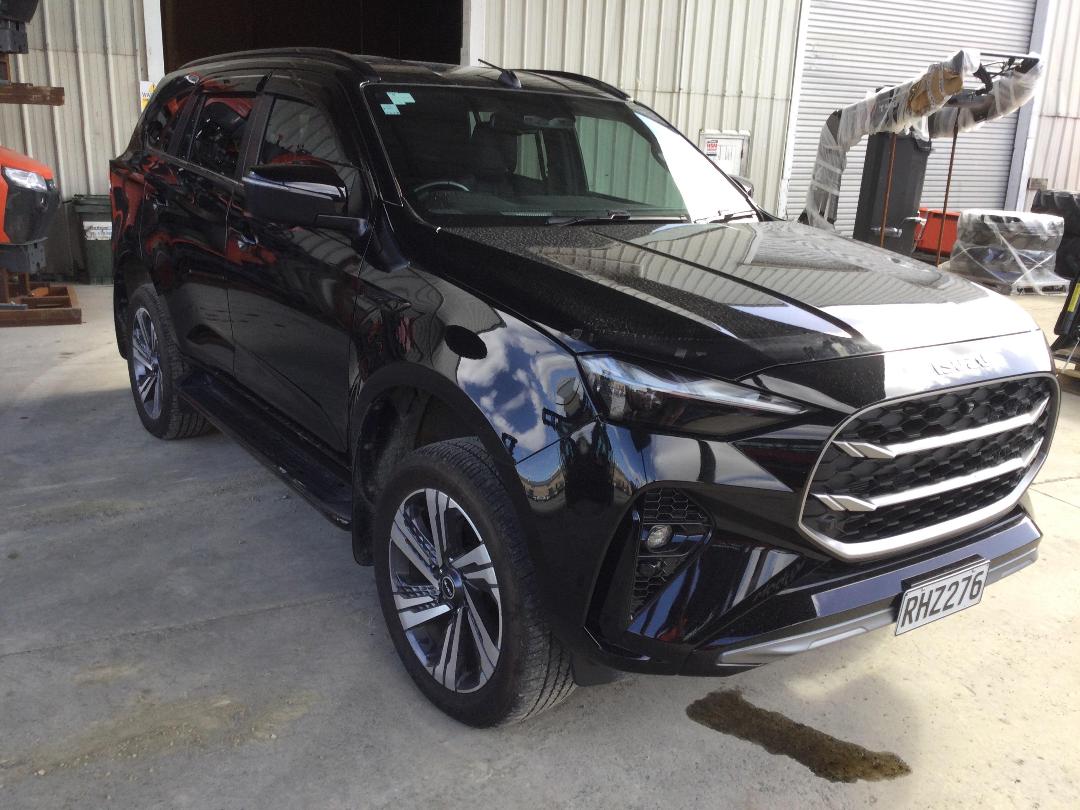 Photo '2' of Isuzu MU-X LS-T 4WD Auto