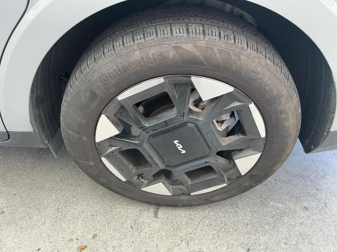 Photo '10' of KIA Carnival Premium