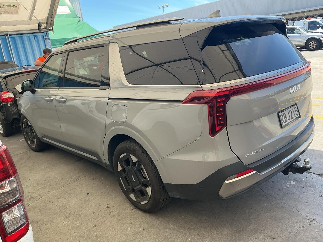 Photo '11' of KIA Carnival Premium