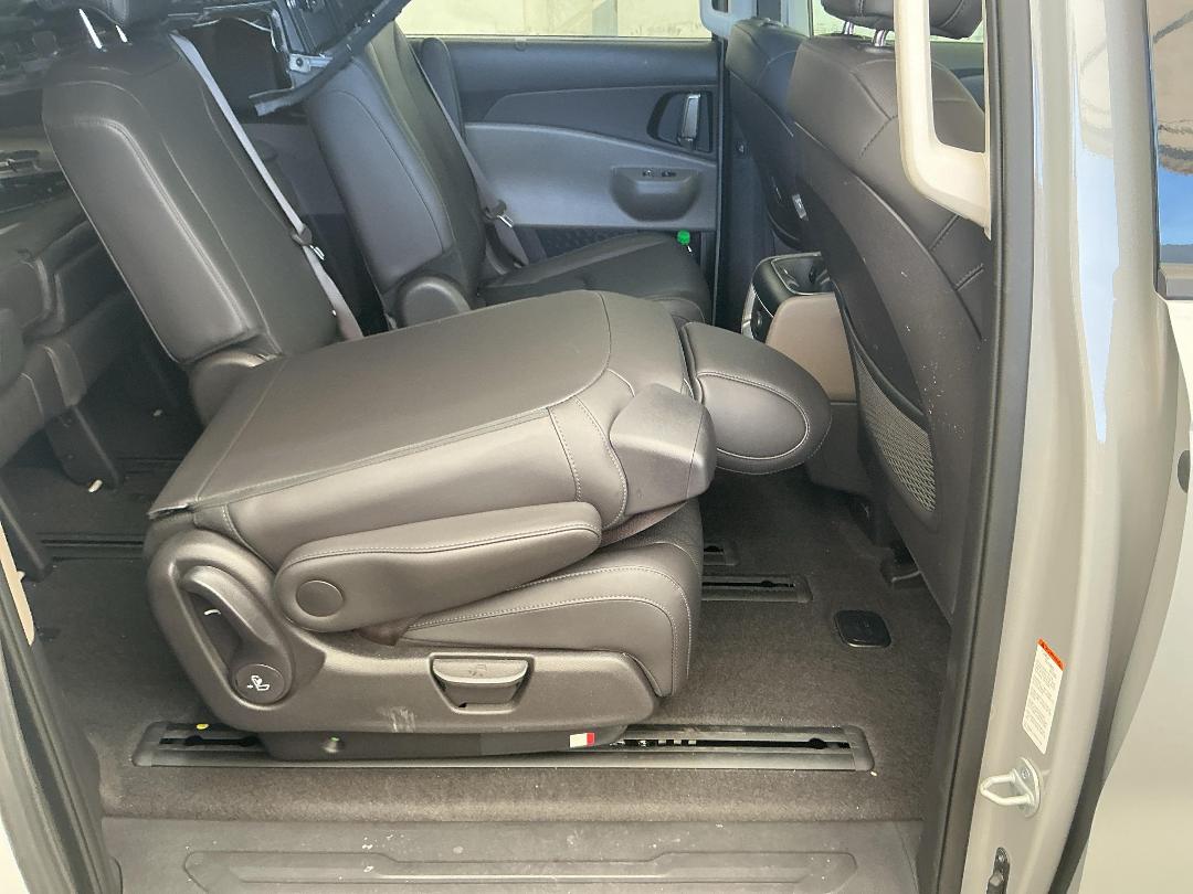 Photo '15' of KIA Carnival Premium