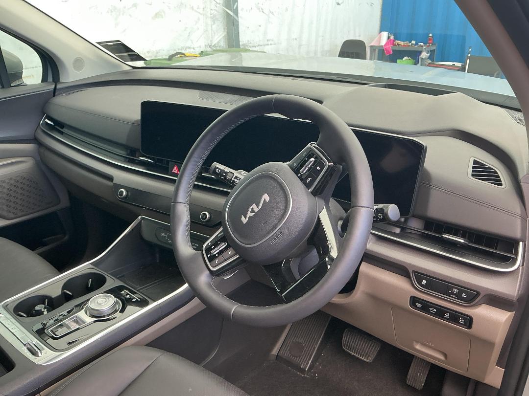 Photo '17' of KIA Carnival Premium