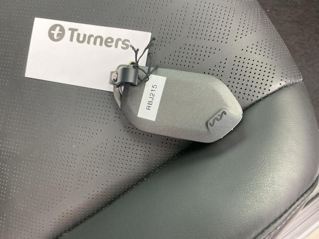 Photo '18' of KIA Carnival Premium