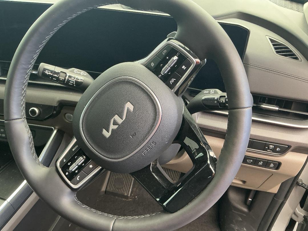 Photo '21' of KIA Carnival Premium