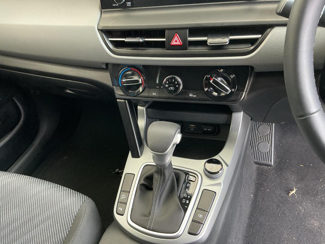 Photo '18' of KIA Seltos LX