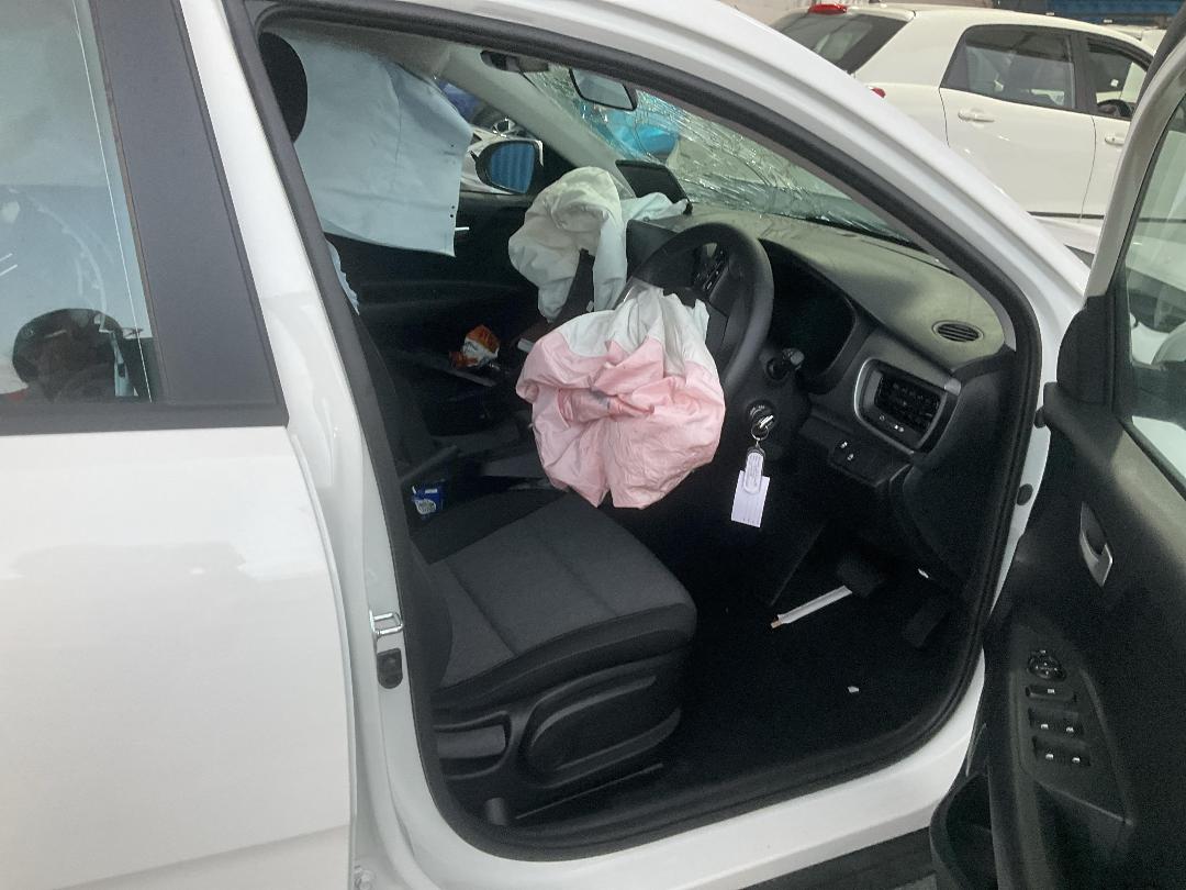 Photo '17' of KIA Stonic SX