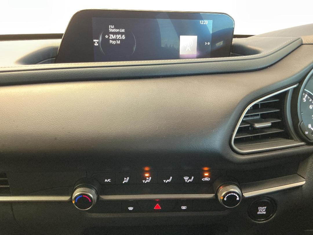 Photo '18' of Mazda CX-30