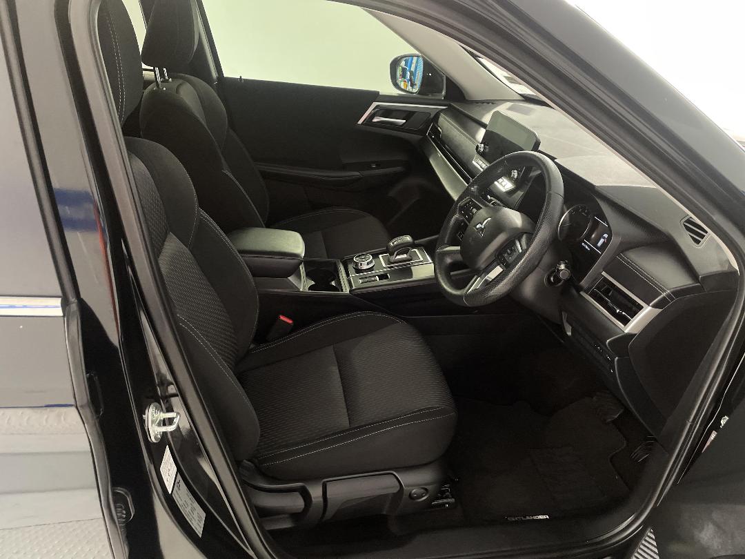 Photo '16' of Mitsubishi Outlander