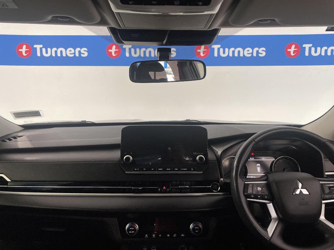 Photo '17' of Mitsubishi Outlander