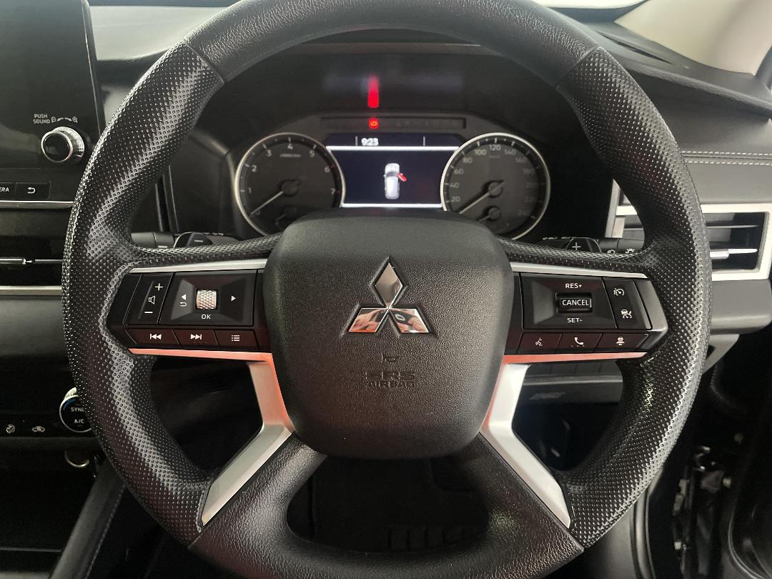 Photo '27' of Mitsubishi Outlander