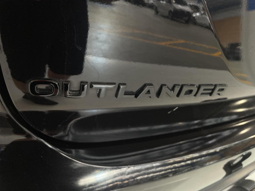 Photo '35' of Mitsubishi Outlander