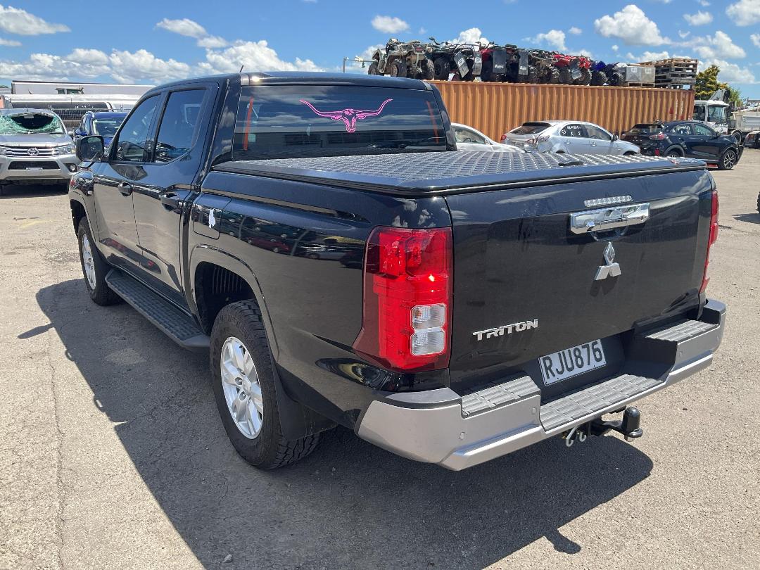 Photo '4' of Mitsubishi Triton DC GLX 6AT Photo '4' of Mitsubishi Triton DC GLX 6AT