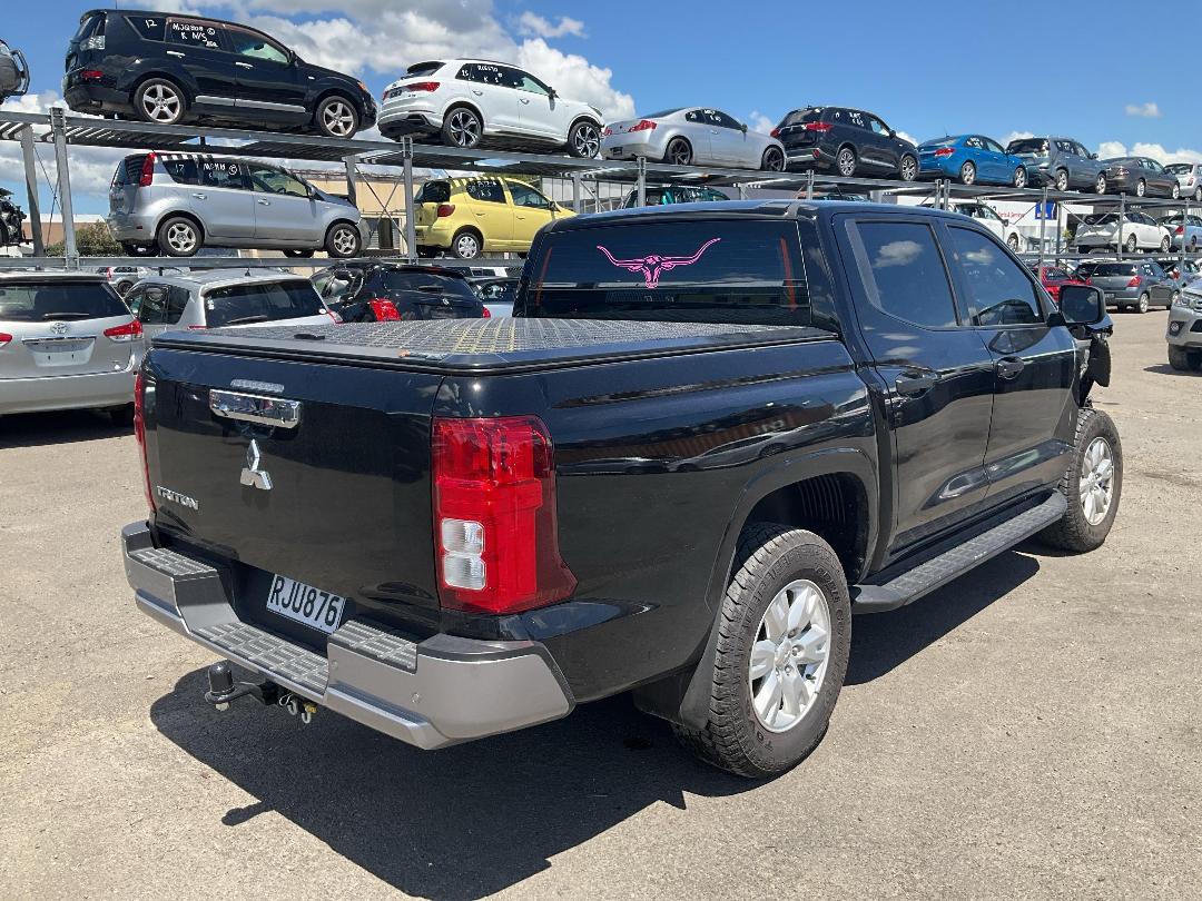 Photo '6' of Mitsubishi Triton DC GLX 6AT Photo '6' of Mitsubishi Triton DC GLX 6AT