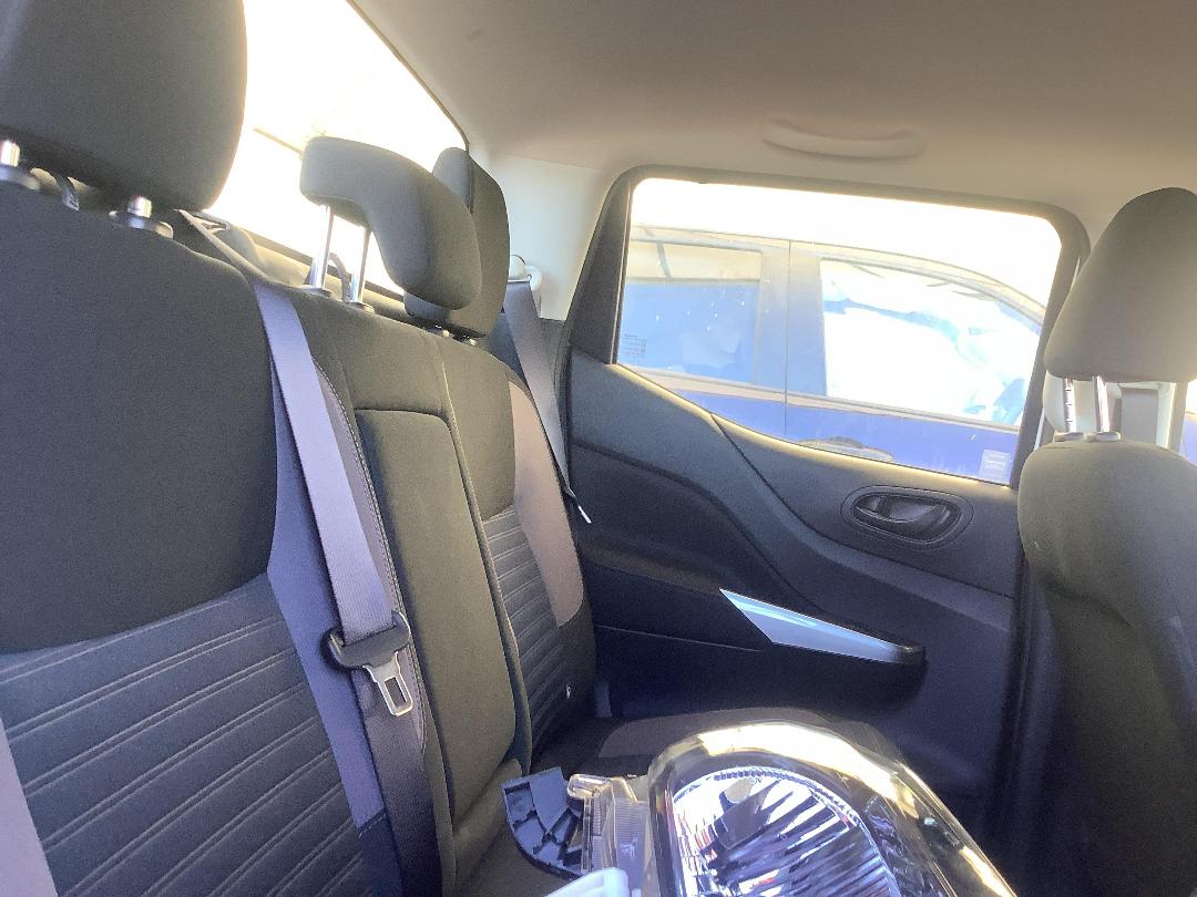 Photo '16' of Nissan Navara SL